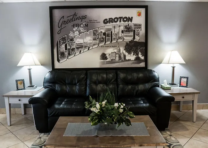 Central hotel: Super 8 By Wyndham Groton